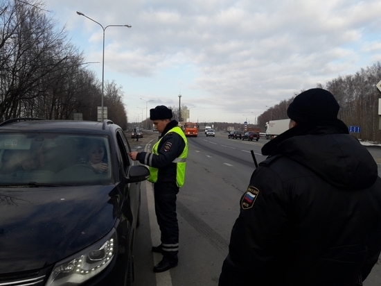 Чувашские приставы арестовали автомобили должников прямо на дороге