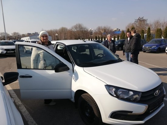 В Курске пострадавшим на производстве вручили автомобили