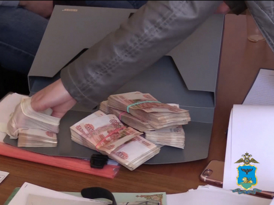 В Белгороде задержали чиновника за взятку в три миллиона рублей