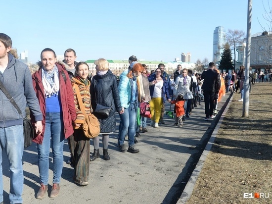 Акцию по защите сквера  в Екатеринбурге превратили  в политизированный митинг