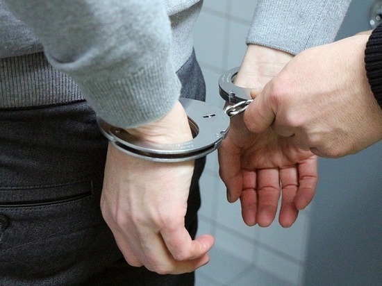 В Волгоградской области два рецидивиста ограбили и избили таксиста