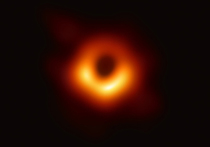 Первую настоящую фотографию черной дыры, а точнее, ее тени, представила в Вашингтоне международная группа ученых  из США и Европы