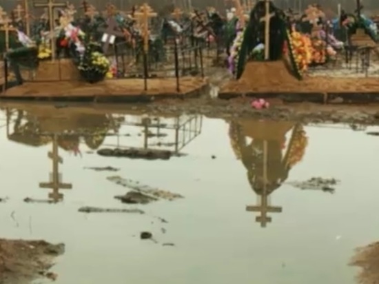 В Ярославле затопило Осташинское кладбище
