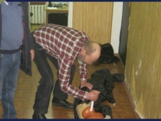 Пенсионер в Димитровграде воткнул знакомому нож в шею из-за девушки