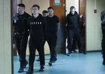 В Пресненском суде после длительного перерыва, вызванного ложным сообщением о минировании здания, продолжился допрос Виталия Соловчука