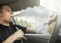 Противники электронных сигарет («вейпинга») предлагают еще один вариант избавления от этой опасной привычки: запретить курить их за рулем