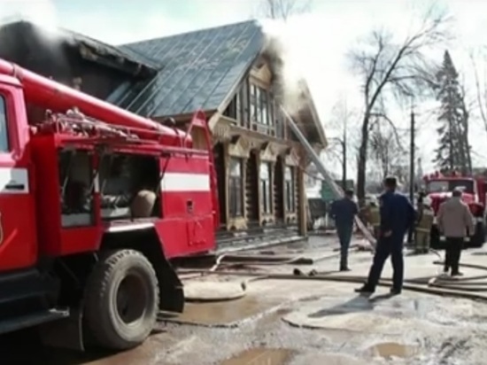 В Угличе от пожара пострадал деревянный памятник архитектуры