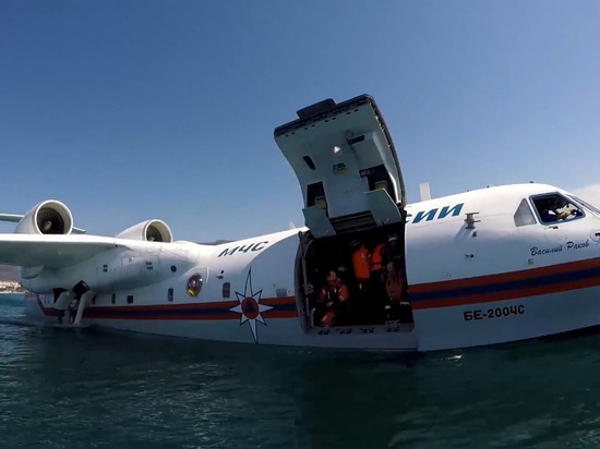 На Кубани спасатели отрабатывают действия авиации на воде
