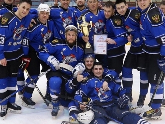 Волгоградцы взяли серебро на Кубке по хоккею в Саратове