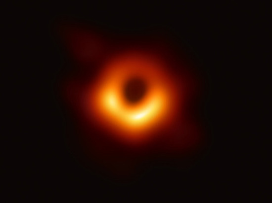 Впервые сфотографированной черной дыре дали имя
