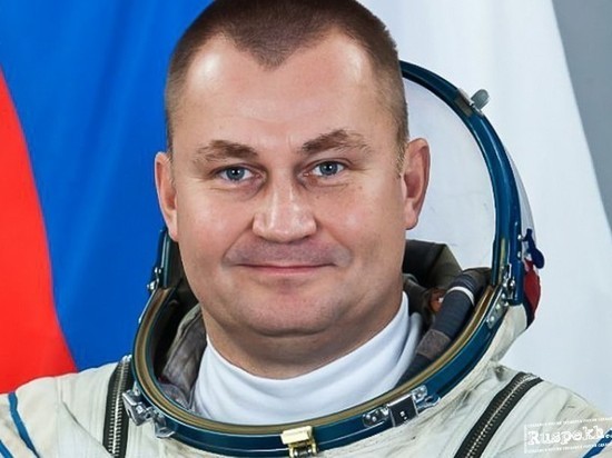 Алексей Овчинин поздравил россиян и жителей планеты с днем космонавтики