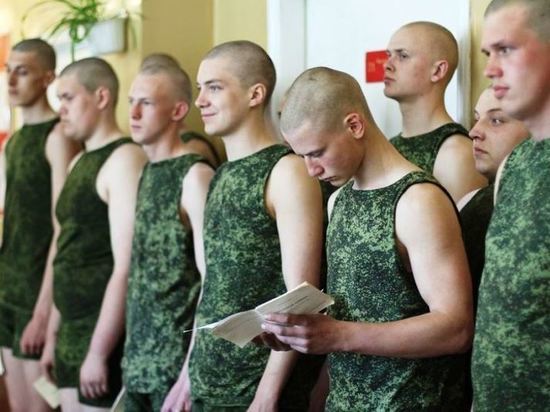 В Калининграде проводили на службу более 150 новобранцев