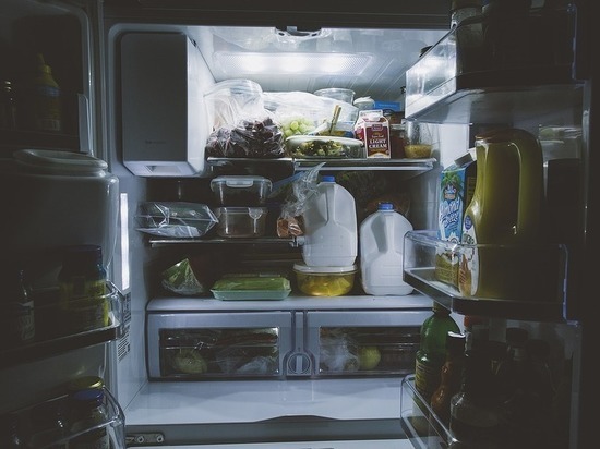 Косметика из холодильника: что может заменить патчи под глаза