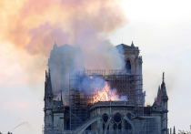 Страшный пожар уничтожил часть Собора Парижской Богоматери в центре французской столицы