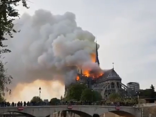 Сожжение в Калужской области "готического собора" сочли предсказанием пожара в Париже