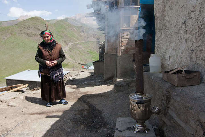 Песня напрасно старушка ждет сына. Азербайджанки в деревне. Узбечка ждет сына с гор.