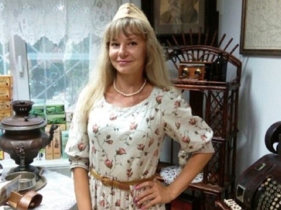 Сексуальная учительница из Барнаула получает на новой работе 14 тысяч рублей