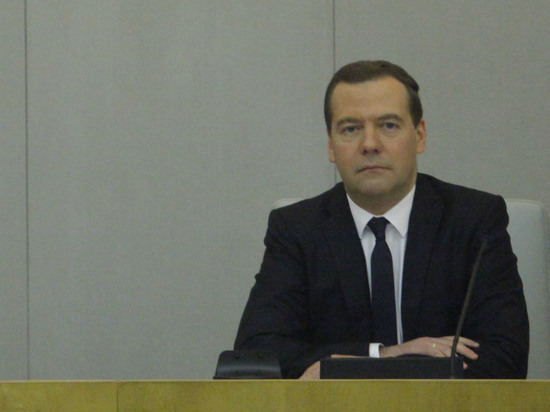 Медведев назвал уровень пенсий далёким от достойной жизни