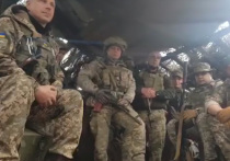 Воюющие в Донбассе военнослужащие 79-й отдельной десантно-штурмовой бригады Вооруженных сил Украины записали видеообращение, где выступили против кандидата в президенты Украины Владимира Зеленского