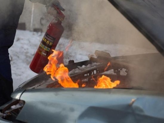 В Тверской области из-за замыкания загорелся автомобиль