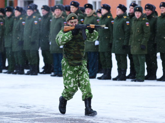 Псковский старший лейтенант с медалью «За отвагу» в шутку «заминировал» штаб