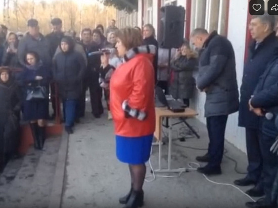 Глава Приморского района пыталась выгнать людей на улицу