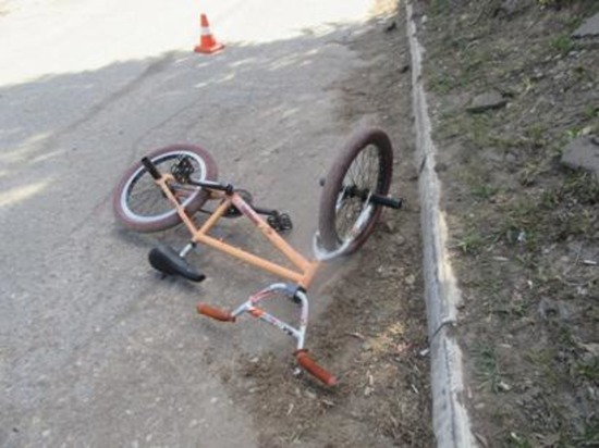 В Смоленске под колеса иномарки попал подросток на велосипеде
