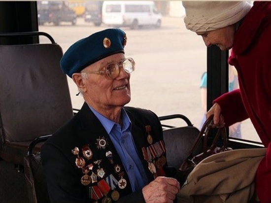 Ветераны Тверской области смогут в праздники ездить на такси бесплатно