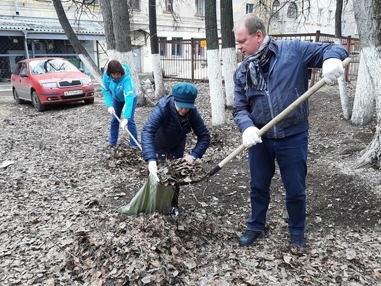 Сотрудники «Кировэнерго» провели субботник в сквере в центре Кирова