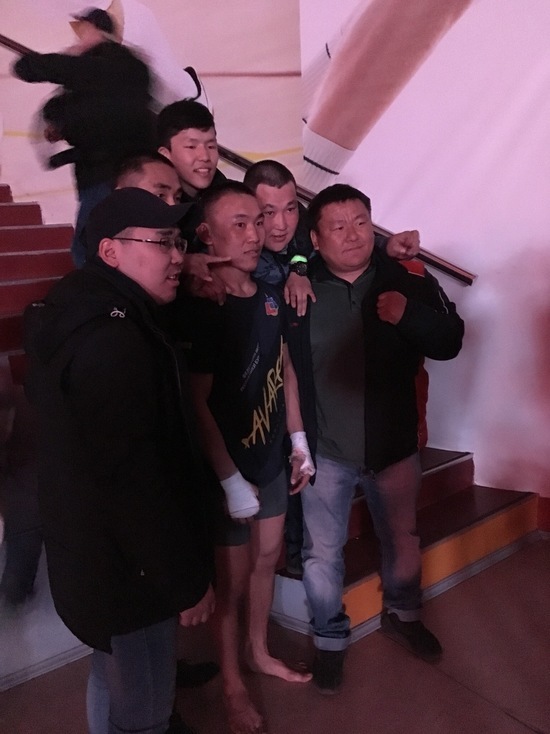 «Это Улан-Удэ»: на бойцовском турнире в ФСК выключили свет в разгар схватки