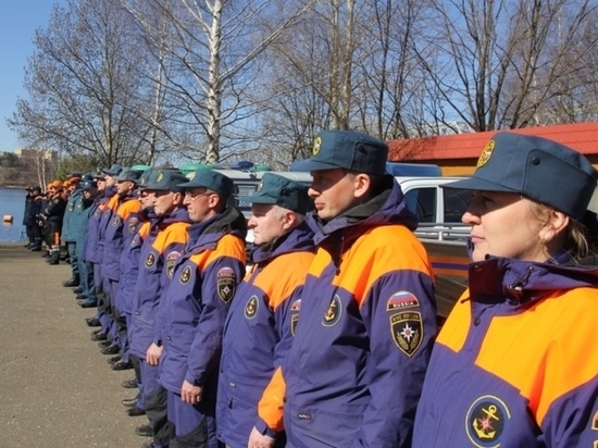 Ярославских спасателей перед навигацией освятили