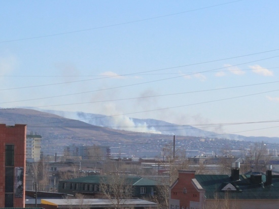 Очевидцы сообщают о пожаре леса в районе Титовской сопки в Чите