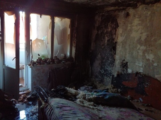 В Орске на пожаре в жилом доме спасли три человека