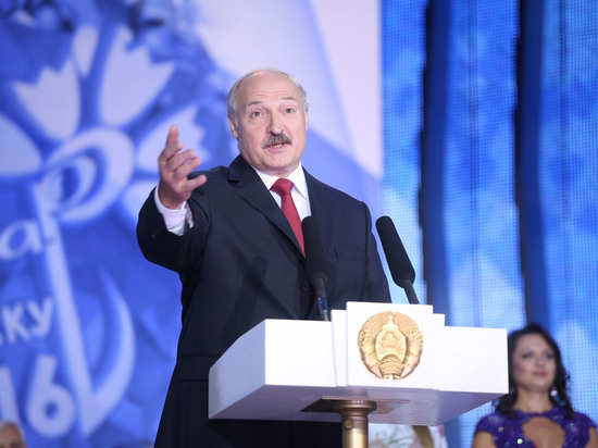 Лукашенко: война научила белорусов держать порох сухим