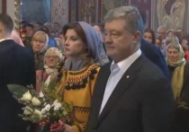 Действующий президент Украины Петр Порошенко утром 21 апреля в сопровождении семьи отправился в Михайловский собор Киева