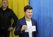 Украинская полиция выписала штраф кандидату в президенты Украины Владимиру Зеленскому, который во время голосования на участке показал журналистам заполненный бюллетень