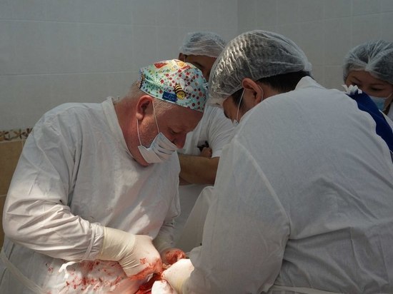 Российские хирурги поделились опытом с калмыцкими коллегами