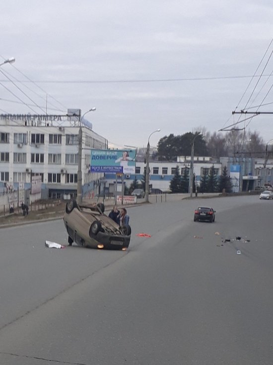 В Ижевске перевернулся автомобиль пьяной женщины-водителя
