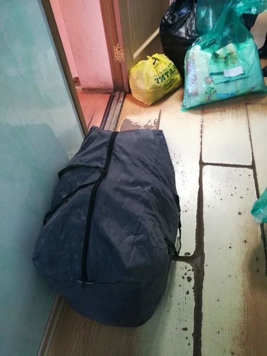 Жители Бурятии несут для погорельцев из Забайкалья грязные вещи и поношенное белье