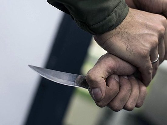В Калининграде полицейский спас горожанина от бандита с ножом