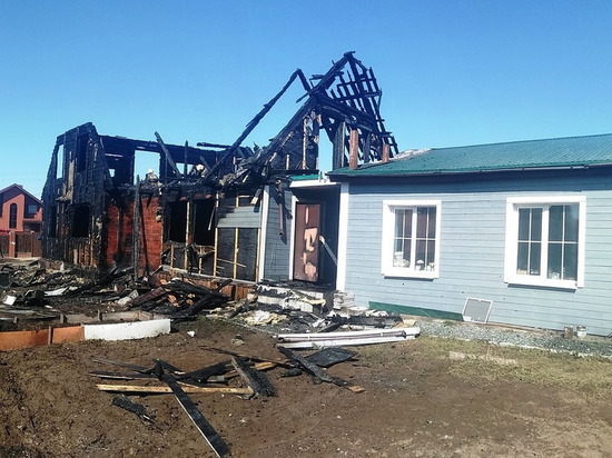 В Удмуртии из-за неосторожности при сжигании мусора сгорел дом