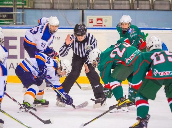 В Югре начались всероссийские соревнования по хоккею