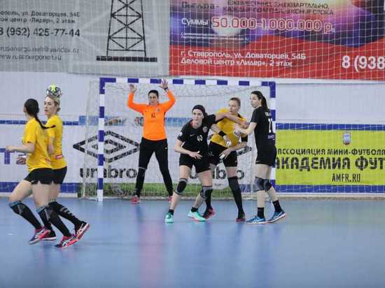 Гандболистки «Ставрополья» в четвертьфинале уступили грозным соперницам из «Ростов-Дона», но самоотдачу показали завидную
