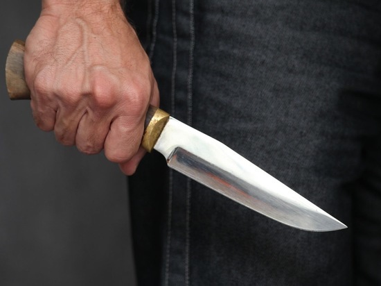 Димитровградец чуть не убил жену двумя ножами