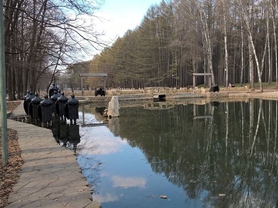Новомосковцы призывают запускать в пруд парка живую рыбу
