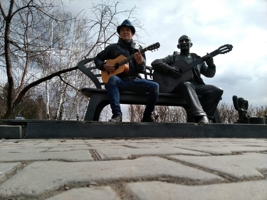 Японский музыкант путешествует по России: добрался до Красноярска
