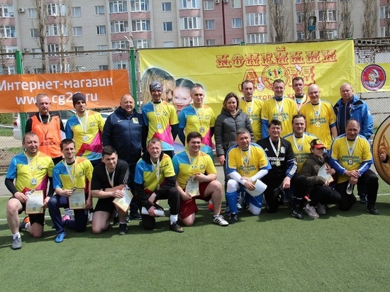 Юные и бывалые футболисты вышли на поля Ставрополя