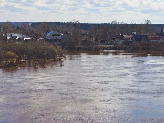 Вода в реке Вятке поднялась до полутора метров