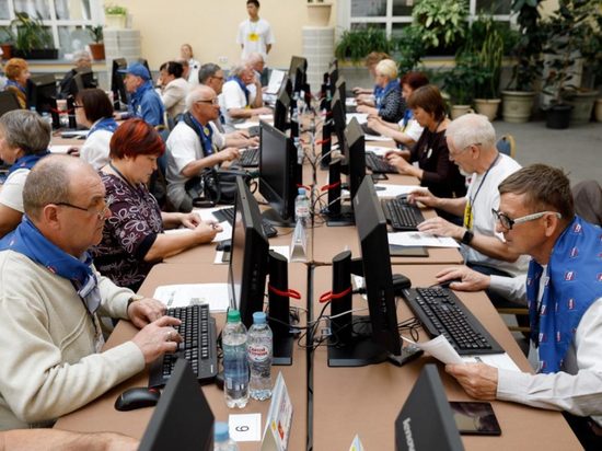 Хабаровские пенсионеры пересядут за компьютеры