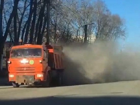 Кировских дорожников оштрафуют за уборку с пылью